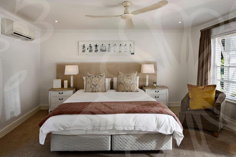 쌓여가는 물건이 삶을 짓누를 때 저장강박증 청소를 시작해야 하는 현실적인 이유