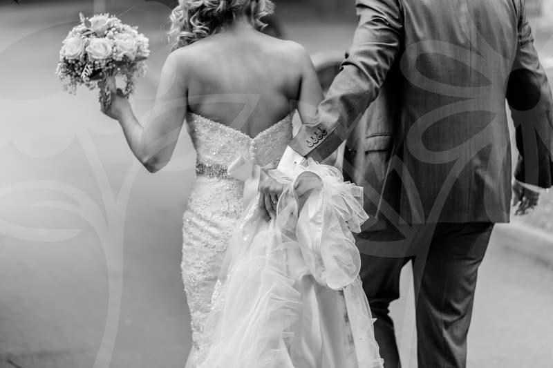 싱글의 마음을 다독이며 배우자 찾기의 현실을 들여다본다